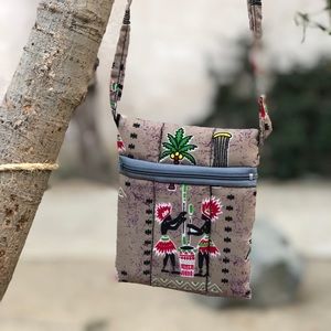 NW West African Crossbody bag, Sz 5”LX5.5”H
